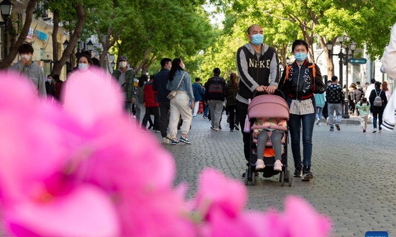 Tourists have fun at the Central Street in Harbin, northeast China's Heilongjiang Province, May 14, 2022. Outdoor scenic spots in Harbin have resumed operations under strict COVID-19 prevention measures recently. (Xinhua/Xie Jianfei)