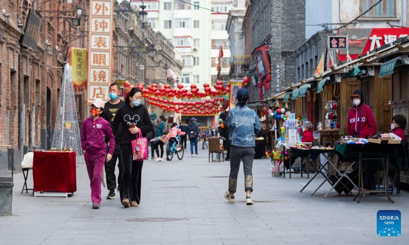 Tourists have fun at a scenic spot in Harbin, northeast China's Heilongjiang Province, May 14, 2022. Outdoor scenic spots in Harbin have resumed operations under strict COVID-19 prevention measures recently. (Xinhua/Xie Jianfei)