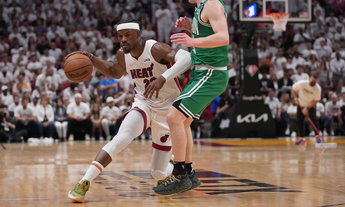 Miami forward Jimmy Butler dribbles the ball around Boston guard Payton Pritchard on May 17, 2022 in Miami, Florida. Photo: IC