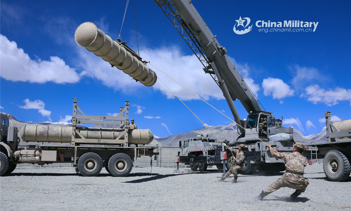 Airmen assigned to a ground-to-air missile brigade with the air force under the PLA Western Theater Command hoist and load an air-defense missile onto a truck during a missile loading operation on May 19, 2022. (eng.chinamil.com.cn/Photo by Tan Zhixuan) 