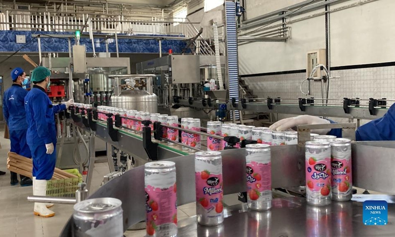 Workers work at a juice processing plant in Kandahar, Afghanistan on May 23, 2022.(Photo: Xinhua)