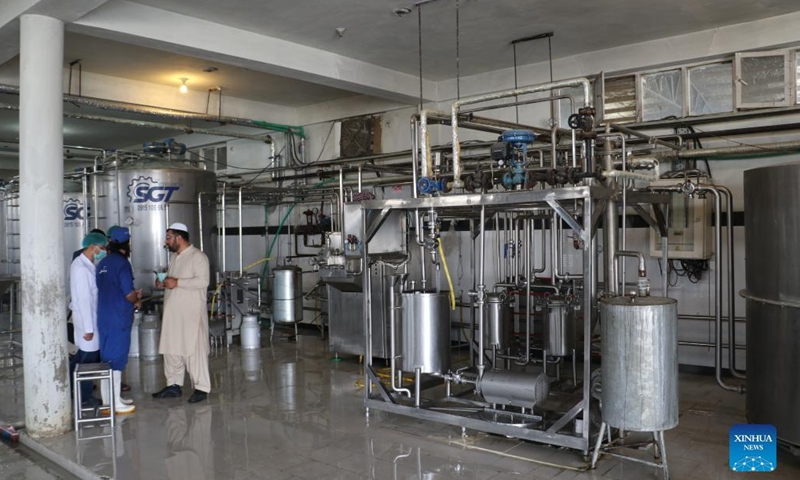 Workers work at a juice processing plant in Kandahar, Afghanistan on May 23, 2022.(Photo: Xinhua)