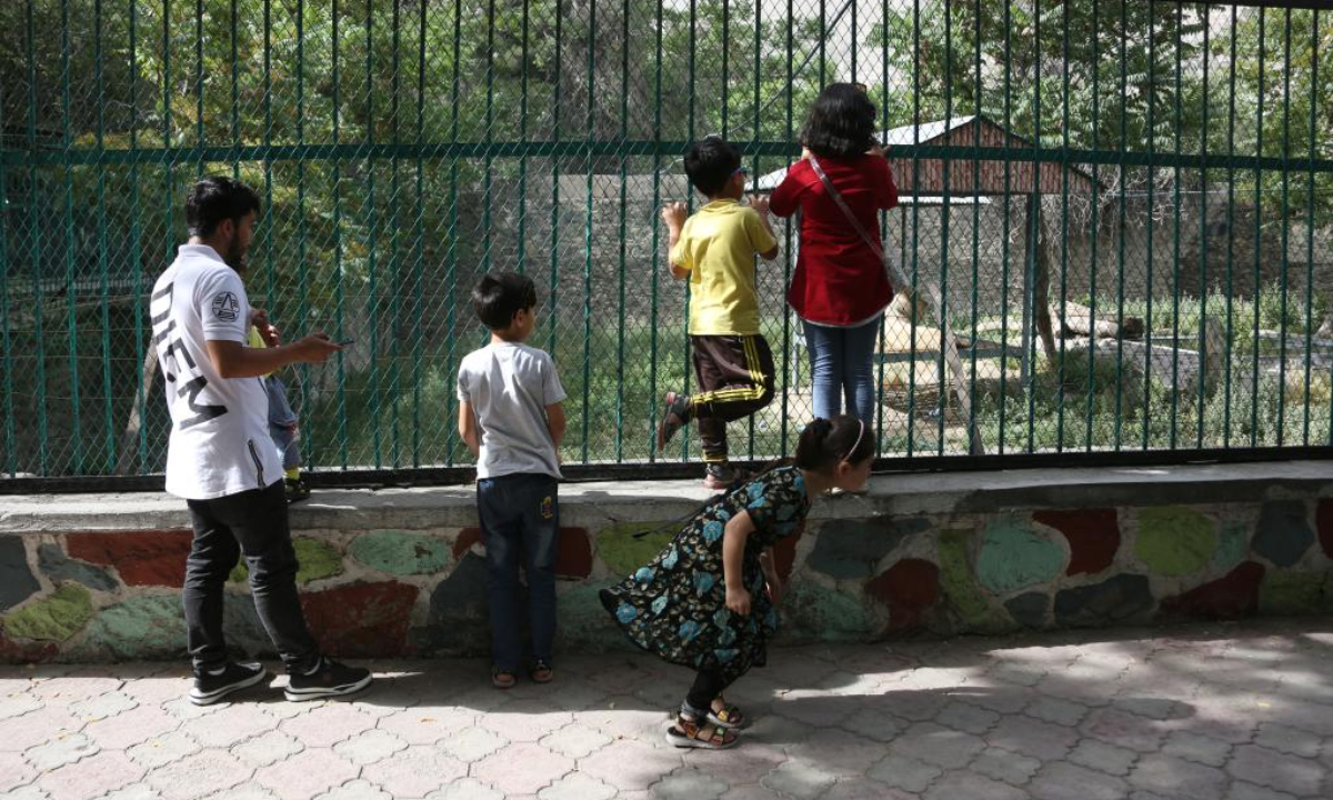 People visit the Kabul Zoo in Kabul, Afghanistan, May 17, 2022. Photo:Xinhua