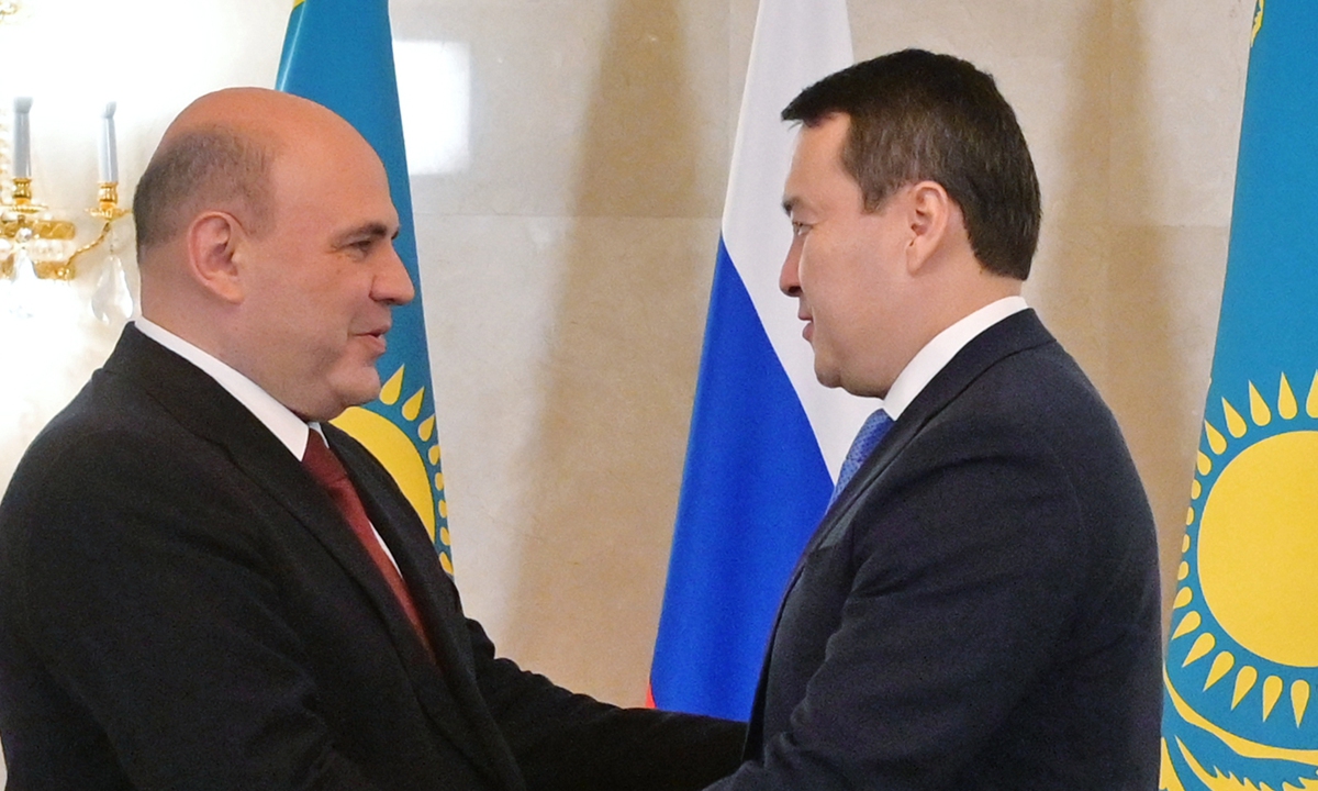 Russian Prime Minister Mikhail Mishustin meets with his Kazakh counterpart Alikhan Smailov during the talks in Moscow on May 30, 2022. Mishustin stressed cooperation with Kazakhstan particularly important amid sanctions against Moscow. Photo: VCG