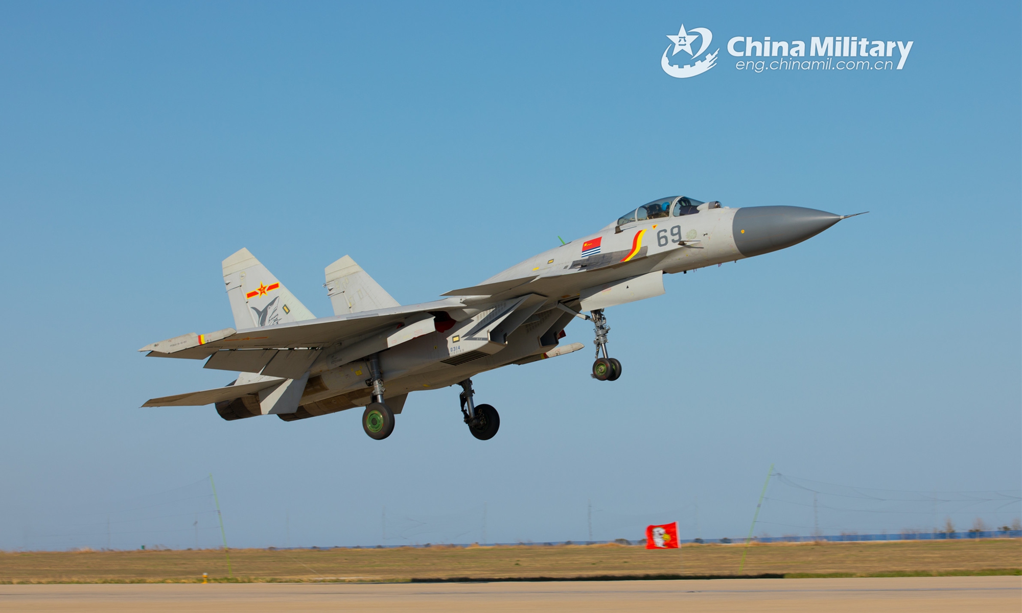 A fighter jet attached to a training base under the PLA Naval Aviation University takes off for multi-course flight training on April 22, 2021.Photo:eng.chinamil.com.cn