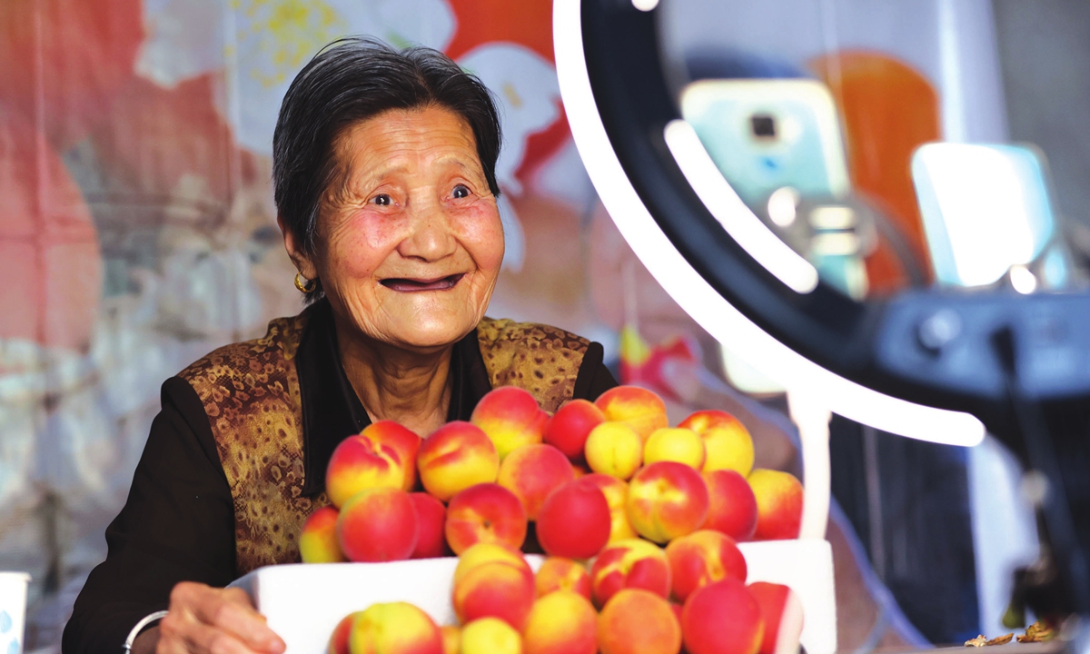 Cui Shuxia, an 81-year-old villager in Taiping County, Northwest China's Shaanxi Province, sells apricots through an online live-broadcasting platform, on May 29, 2022. Speaking with a local accent, she started to sell apricots online three years ago. She said that as long as she can move, she will devote herself to promoting apricots from her hometown. Photo: IC