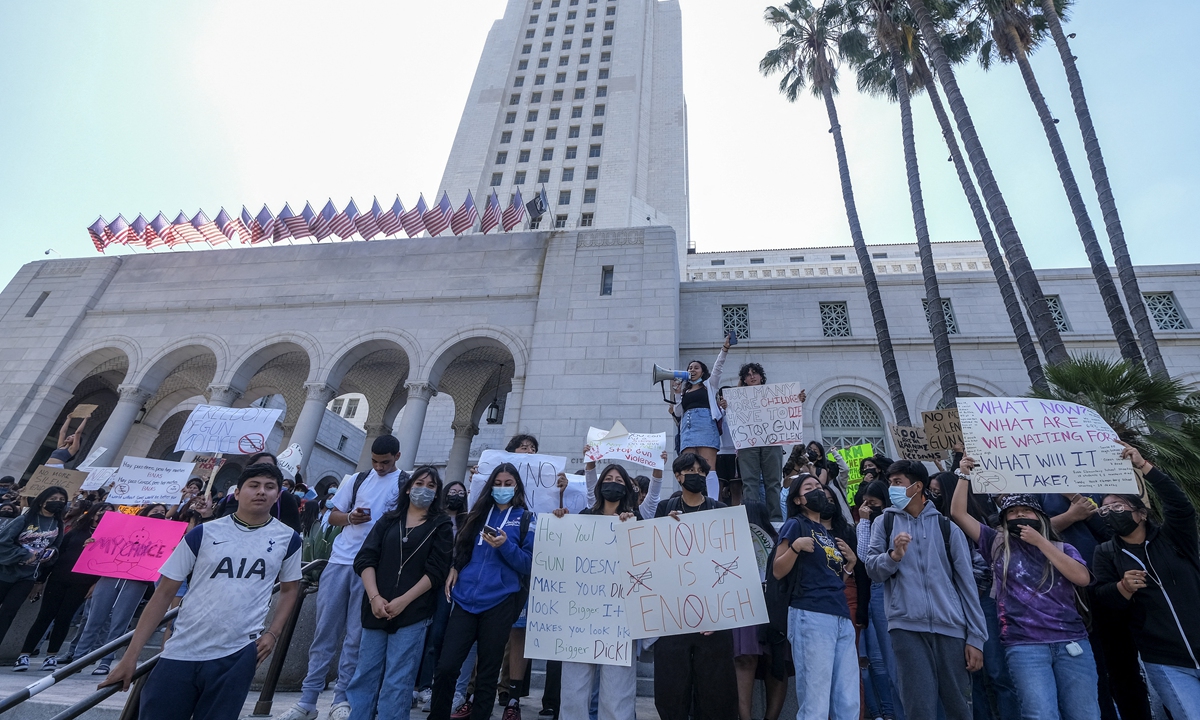 Students participate in a school walkout and protest in front of City Hall to condemn gun violence in Los Angeles, California on May 31, 2022. Photo: AFP