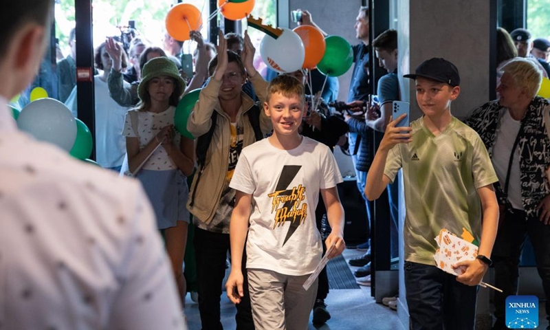 Customers enter the newly opened fast food restaurant in a former McDonald's outlet in central Moscow, Russia, on June 12, 2022.Photo:Xinhua