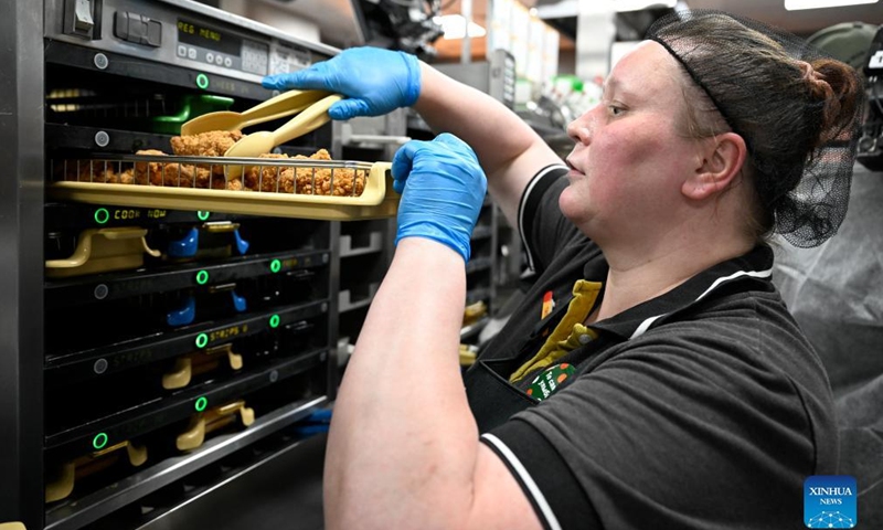 An employee prepares food at the newly opened fast food restaurant in a former McDonald's outlet in central Moscow, Russia, on June 12, 2022.Photo:Xinhua