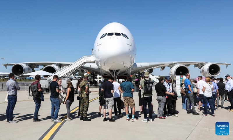 People line up to visit a displayed Airbus A380-800 at the ILA Berlin Air Show in Schoenefeld, Germany, on June 22, 2022. With the participation of about 550 exhibitors from about 30 countries and regions, the ILA Berlin Air Show kicked off here on Wednesday.(Photo: Xinhua)