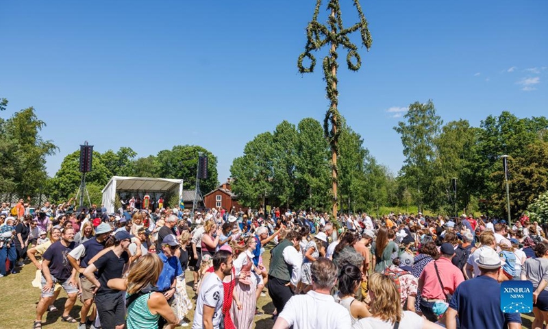 People celebrate the Midsummer Festival in Stockholm, Sweden, on June 25, 2022.Photo:Xinhua