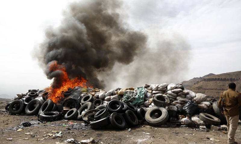 Local authorities burn a large number of illicit narcotics near Sanaa, Yemen's capital, on June 26, 2022.Photo:Xinhua