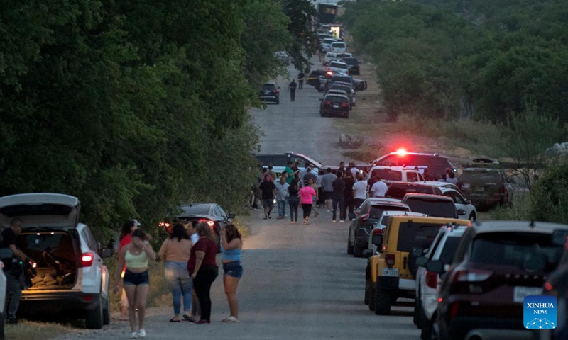 People gather at the scene of an alleged human smuggling mass casualty event in San Antonio, Texas, the United States, on June 27, 2022. The death toll of migrants found on Monday inside a cloned and abandoned 18-wheeler in San Antonio has risen to 50, authorities said on Tuesday.(Photo: Xinhua)