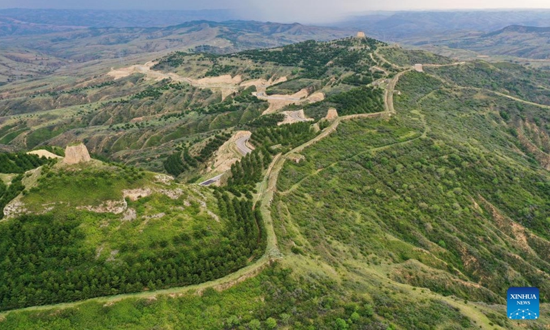 Aerial photo taken on June 27, 2022 shows a section of the Great Wall built in Ming dynasty (1368-1644) in Qingshuihe County, Hohhot, north China's Inner Mongolia Autonomous Region.(Photo: Xinhua)