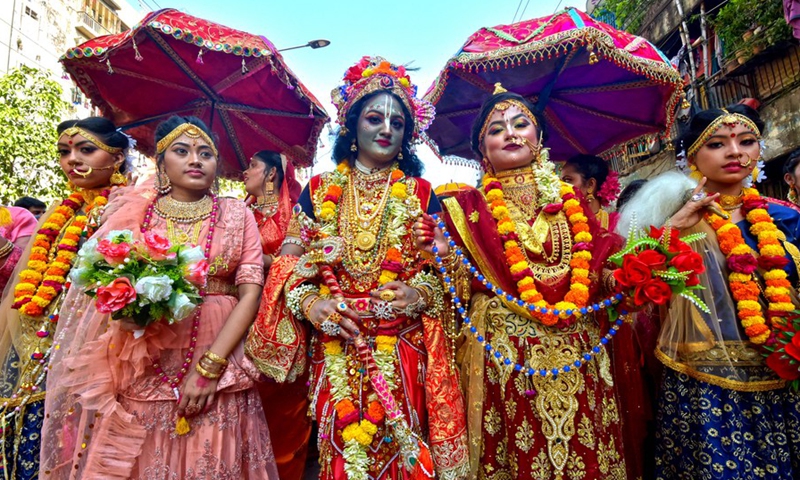 People in colorful costumes participate in a Rath Yatra Festival procession in Dhaka, Bangladesh on July 1, 2022.Photo:Xinhua