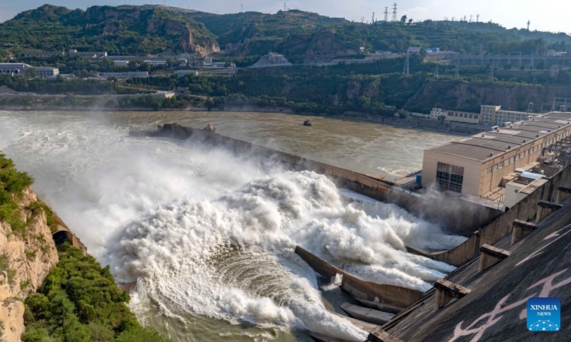 Photo taken on July 4, 2022 shows the Sanmenxia water control project during a water and sediment regulating operation in central China's Henan Province. Sanmenxia Reservoir has conducted the water and sediment regulating operation to clear out the mud and sand accumulated at the dam from July 4.(Photo: Xinhua)