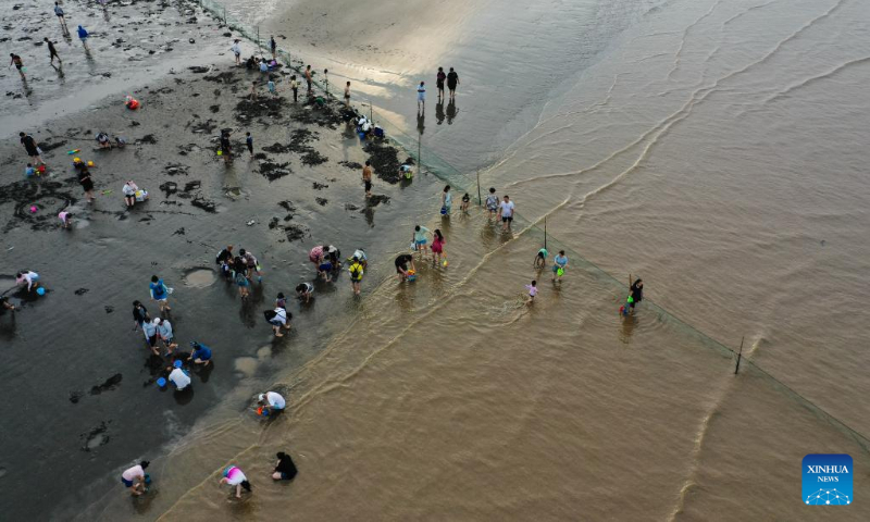 Aerial photo taken on July 16, 2022 shows tourists on a beach in Qidong, east China's Jiangsu Province. (Xinhua/Ji Chunpeng)