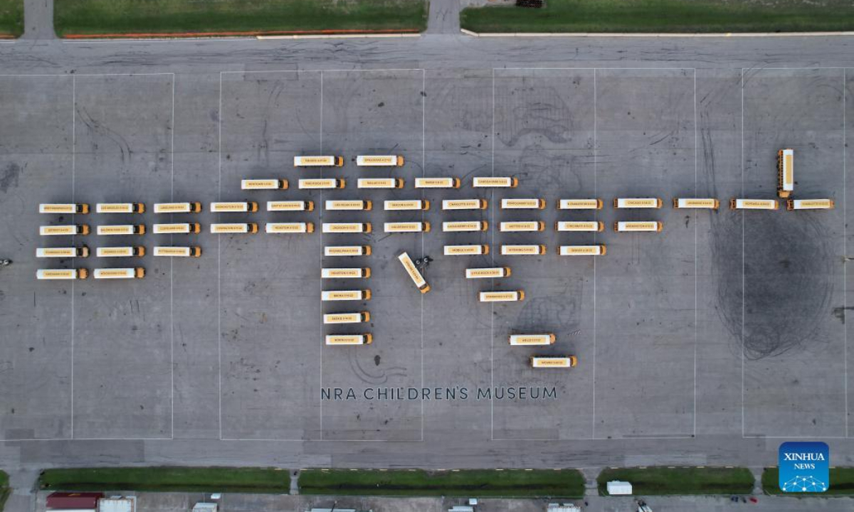 Mile-long school buses head to US lawmaker's office to honor children ...