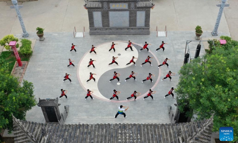 Students learn Taiji during summer vacation in Wenxian County, Jiaozuo City, central China's Henan Province, July 11, 2022.(Photo: Xinhua)