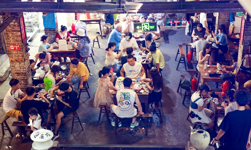 People rest in a teahouse in Jiulongpo District of southwest China's Chongqing, July 11, 2022. As Chongqing is sweltering in a heatwave, locals turn to different places to escape the scorching heat.(Photo: Xinhua)