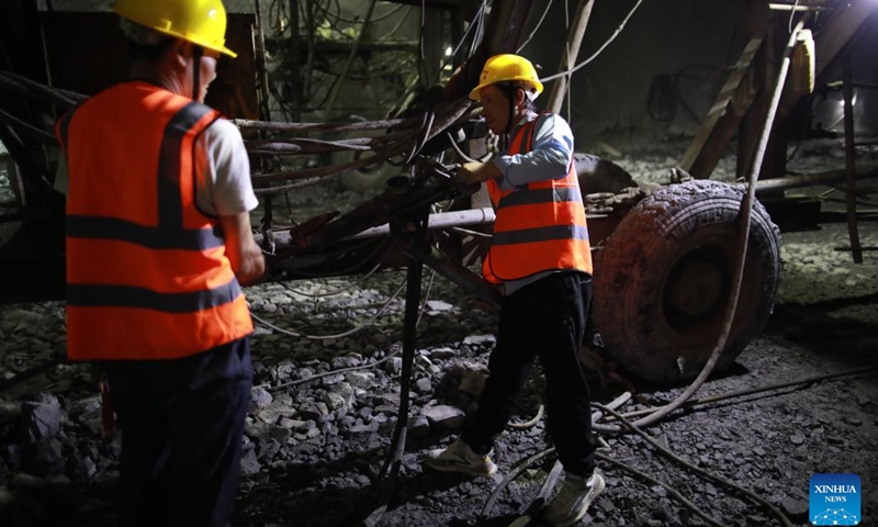 Workers work at the Qingmiaozhai tunnel of the Guiyang-Nanning high-speed railway in southwest China's Guizhou Province, July 13, 2022. The Qingmiaozhai tunnel was through on Wednesday, which was the lastly drilled through one among all 63 tunnels on the Guiyang-Nanning high-speed railway designed with a maximum speed of 350 km per hour.(Photo: Xinhua)