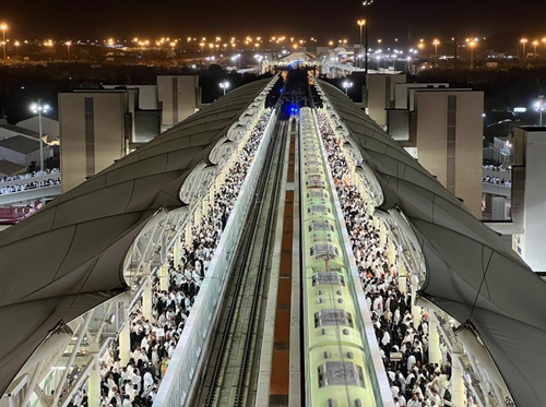 Photo taken on July 8, 2022 shows the pilgrims from all over the world waiting on the platform to board the light rail trains in Mecca, Saudi Arabia.(Photo: Xinhua)