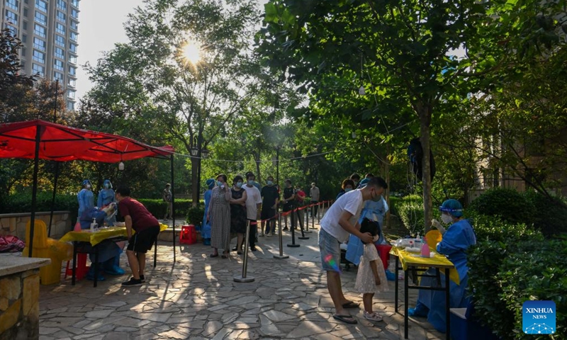 Citizens queue up to take nucleic acid tests at Hebei District in Tianjin, north China, July 24, 2022. (Xinhua/Sun Fanyue)