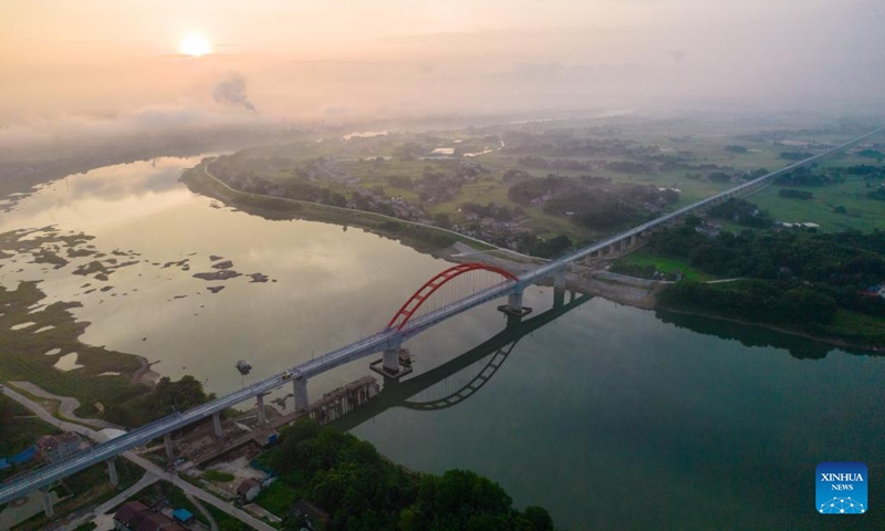 Aerial photo taken on July 18, 2022 shows a view of the Zishui super major bridge along Changde-Yiyang-Changsha railway, in central China's Hunan Province. The 157-kilometer high-speed railway line, connecting the cities of Changde, Yiyang and Changsha in Hunan Province with a designed speed of 350 kilometers per hour, is an important part in China's high-speed railway network.(Photo: Xinhua)