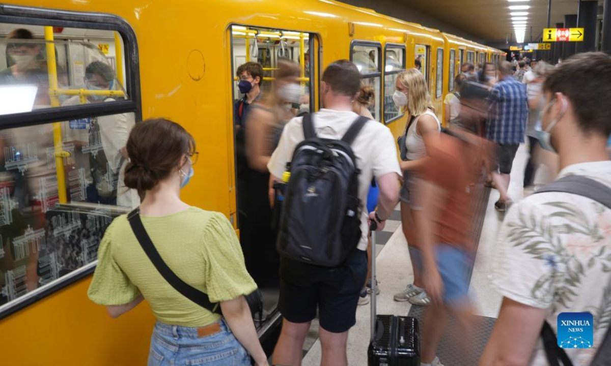 Passengers wearing face masks are seen at a subway station in Berlin, Germany, on July 21, 2022. Germany registered 136,624 new COVID-19 infections on Thursday, bringing the total count to over 30 million cases. Thursday's figure was around 16,000 less than a week ago, the Robert Koch Institute has said. Photo:Xinhua