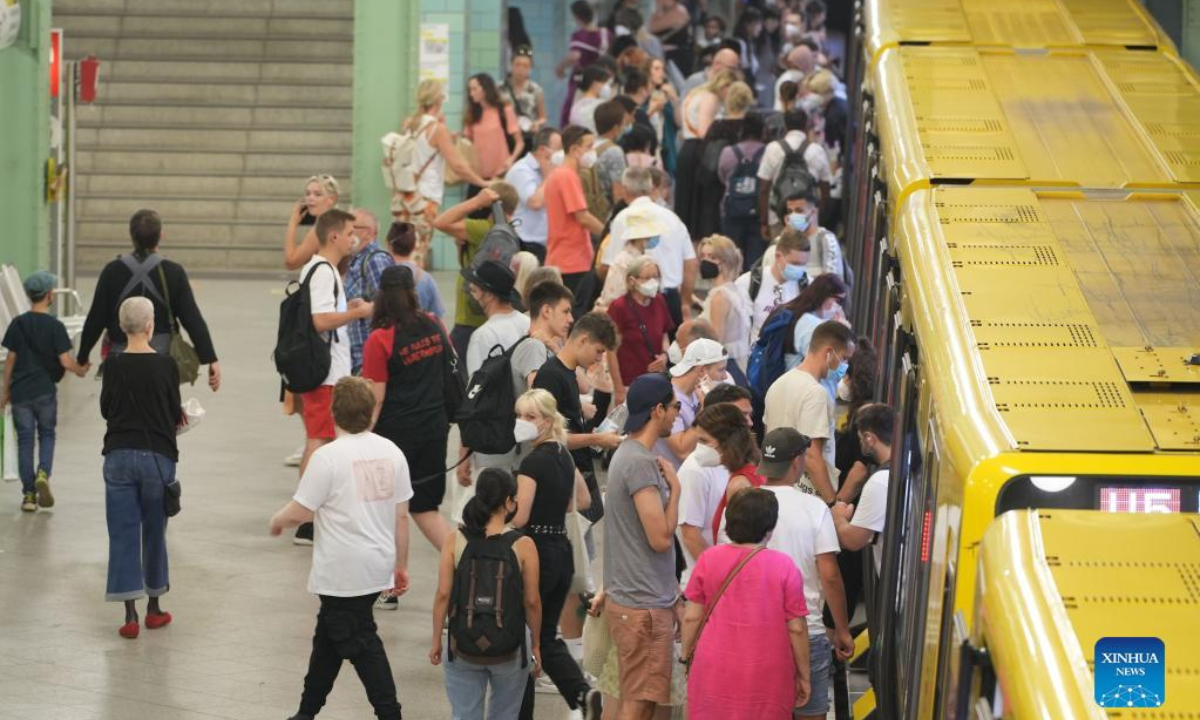 Passengers are seen at a subway station in Berlin, Germany, on July 21, 2022. Germany registered 136,624 new COVID-19 infections on Thursday, bringing the total count to over 30 million cases. Thursday's figure was around 16,000 less than a week ago, the Robert Koch Institute has said. Photo:Xinhua