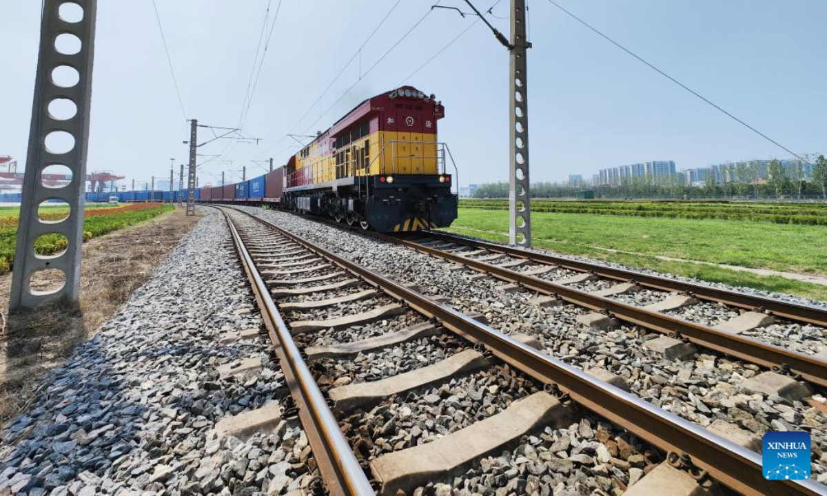 Train No. X9015, a China-Europe freight train, leaves for Kazakhstan from Xi'an International Port in Xi'an, northwest China's Shaanxi Province, July 29, 2022. At present, Xi'an has 16 main freight train routes to Europe, passing through 45 countries and regions along the Belt and Road. Photo:Xinhua