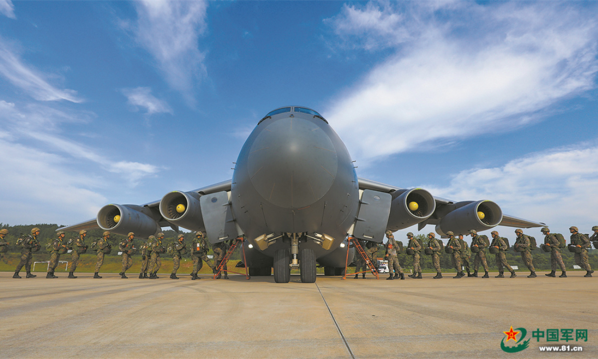 Special operations soldiers assigned to the Thunder Commando of the PLA Air Force airborne troops line up to board the aircraft during a parachuting training exercise in mid-summer, 2022. The exercise, lasting for several days, aims to hone the troops' combat capabilities in parachuting, long-range penetration and precision strike operations in complex environment. Photo:China Military