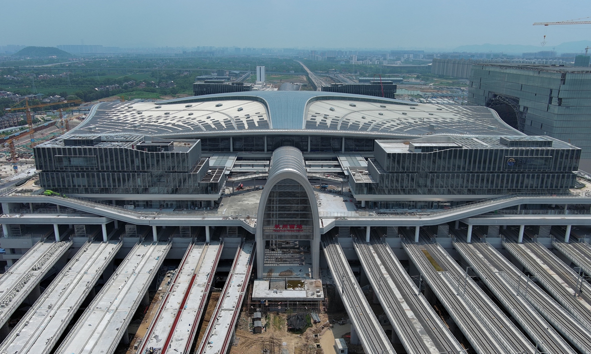 Construction on one of the key supporting projects of the Hangzhou 2022 Asian Games, the Hangzhou West Station, basically completes on August 1, 2022. With a total area of about 510,000 square meters and nine floors, it is an important station on the Shangqiu-Hangzhou high-speed railway. Photo: CFP