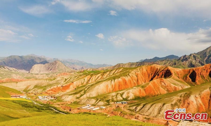 Magnificent summer scenery of Zhuo'er Mountain, which features Danxia landform, in Qilian county of Haibei Tibetan autonomous prefecture, northwest China's Qinghai Province. (Photo: China News Service/Zhao Haimei)