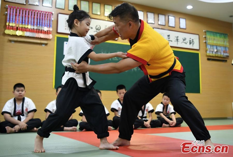 Teenagers practice Kungfu wrestling during the summer break at a training center in Shijiazhuang, north China's Hebei Province, Aug. 3, 2022. The Yang style Kungfu westling was founded in 1937 and included in the eighth batch of intangible cultural heritage list of Shijiazhuang in 2020. (Photo: China News Service/Zhai Yujia)