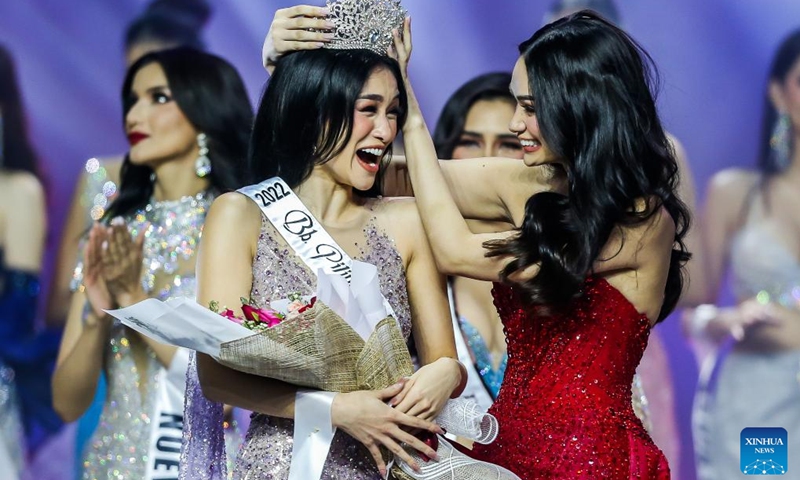 Newly-crowned Binibining Pilipinas (Miss Philippines) International Nicole Borromeo (C) of the Binibining Pilipinas 2022 reacts on stage during the grand coronation night in Quezon City, the Philippines, July 31, 2022. A total of 40 contestants vied for the Binibining Pilipinas 2022 beauty pageant this year.(Photo: Xinhua)