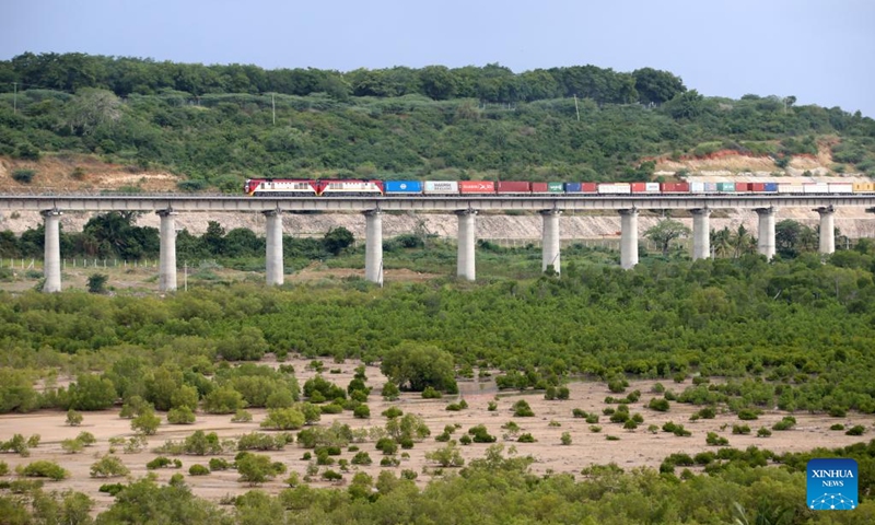 A freight train runs on the Mombasa-Nairobi Railway track in Mombasa, Kenya, on July 27, 2022. The Chinese-built Mombasa-Nairobi Standard Gauge Railway (SGR) has just celebrated its fifth anniversary of safe operation. The Mombasa-Nairobi Railway passes through nature reserves such as the Nairobi National Park and Tsavo National Park.(Photo: Xinhua)