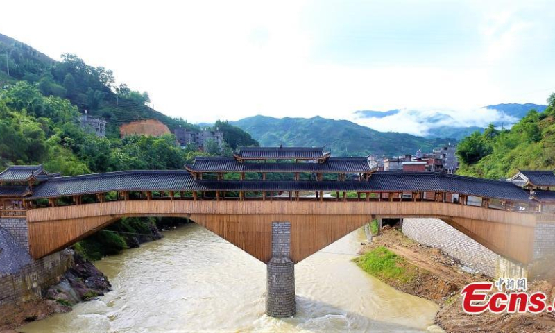 File photo shows the Sanxian wooden-roofed arch bridge in Hexi village of Chunchi town, Zhouning county, Ningde, east China's Fujian Province. (Photo: China News Service/Li Hongyuan)