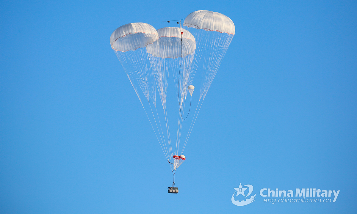 An airborne unit of the PLA Air Force conducts heavy equipment airdrop training on July 21, 2022. (eng.chinamil.com.cn/Photo by Yang Jielin)