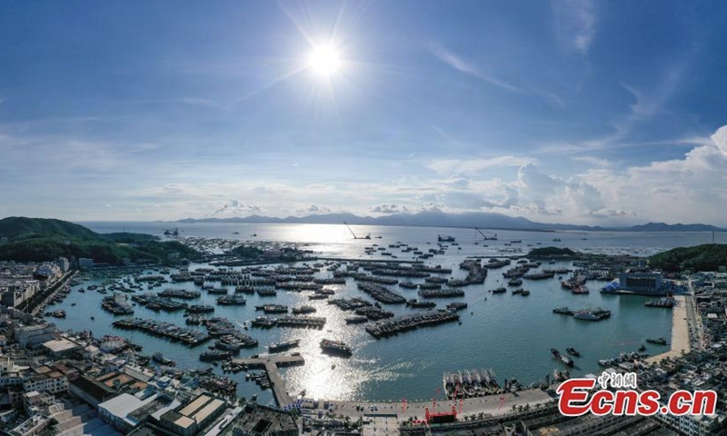 Fishing boats berth at Zhapo port of Hailing island in Yangjiang city, south China's Guangdong Province, Aug. 15, 2022. The seasonal fishing ban in the South China Sea ended on Tuesday. (Photo: China News Service/Chen Jimin)

