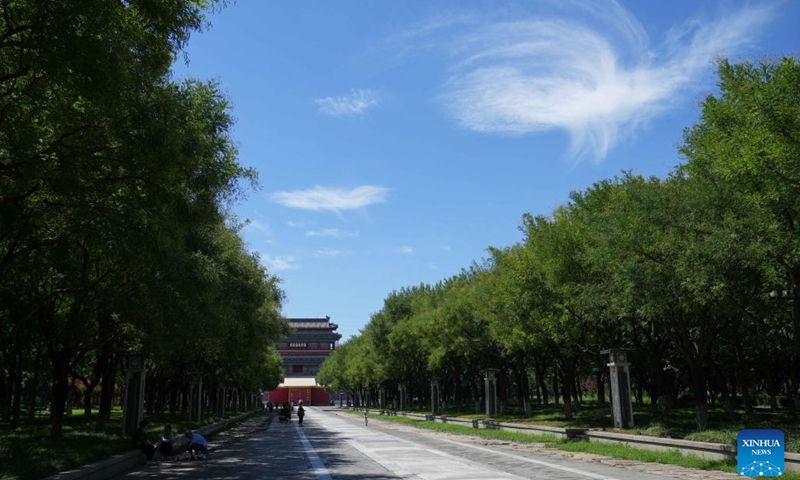 Visitors tour the Yongdingmen park in Beijing, capital of China, Aug. 16, 2022.(Photo: Xinhua)