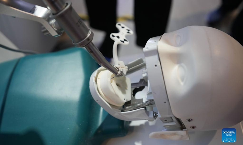 Photo taken on Aug. 18, 2022 shows a surgery robot during an expo of the World Robot Conference 2022 (WRC 2022) in Beijing, capital of China. The WRC 2022 is held from Aug. 18 to 21 in Beijing. More than 500 sets of robots are displayed during the conference and over 30 of them make their world debuts in Beijing. The conference, which is held both online and offline, features three major events including forum, expo and competition.(Photo: Xinhua)