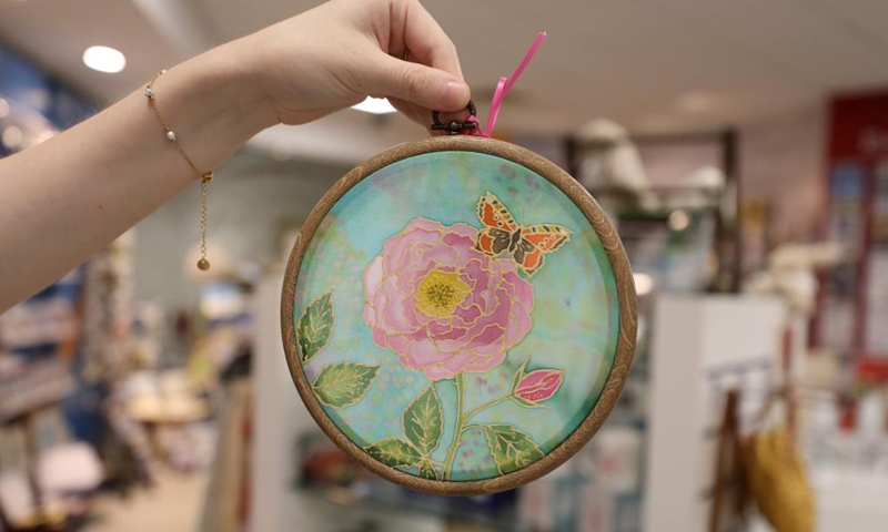 Photo taken on Aug. 12, 2022 shows a silk product in a souvenir shop in Macclesfield, Britain. The town of Macclesfield in northwest England was dubbed the silk capital of England in the 18th century, and now local entrepreneurs and artists are trying to keep this heritage alive.(Photo: Xinhua)