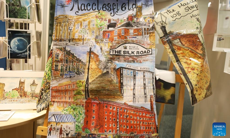 Photo taken on Aug. 12, 2022 shows souvenirs in a shop in Macclesfield, Britain. The town of Macclesfield in northwest England was dubbed the silk capital of England in the 18th century, and now local entrepreneurs and artists are trying to keep this heritage alive.(Photo: Xinhua)