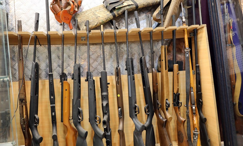 Firearms and hunting rifles are on display at a weapons shop in the Mansour district of western Baghdad. (Photo: Xinhua)