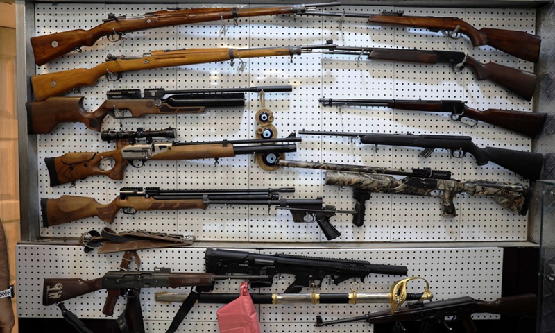 Firearms and hunting rifles are on display at a weapons shop in the Mansour district of western Baghdad. (Photo: Xinhua)