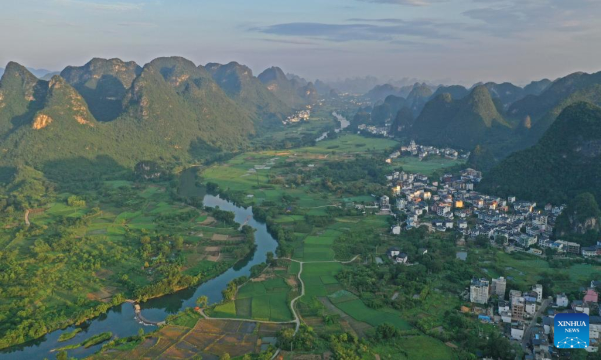 Aerial photo taken on Aug. 24, 2022 shows the scenery along Yulong River in Yangshuo County, Guilin City, south China's Guangxi Zhuang Autonomous Region. Photo:Xinhua