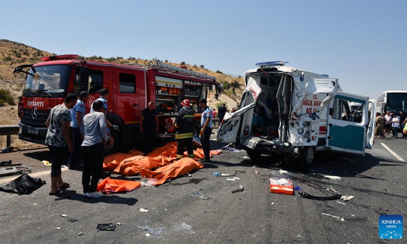 People work at the site of a traffic accident on a highway in Gaziantep province, Türkiye, on Aug. 20, 2022.Photo:Xinhua