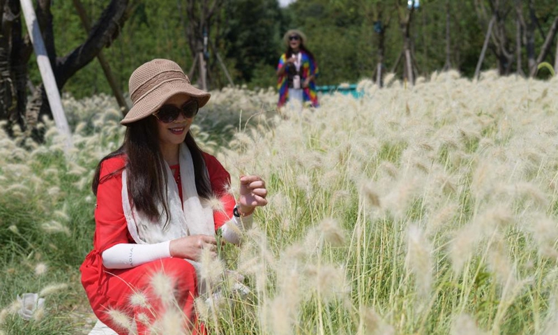 Tourists visit a scenic spot in Bailidujuan administrative area in Bijie, southwest China's Guizhou Province, Aug. 20, 2022.Photo:Xinhua