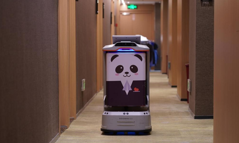 A service robot moves through a corridor to deliver items at a hotel in Chaoyang District of Beijing, capital of China, Aug. 13, 2022.Photo:Xinhua